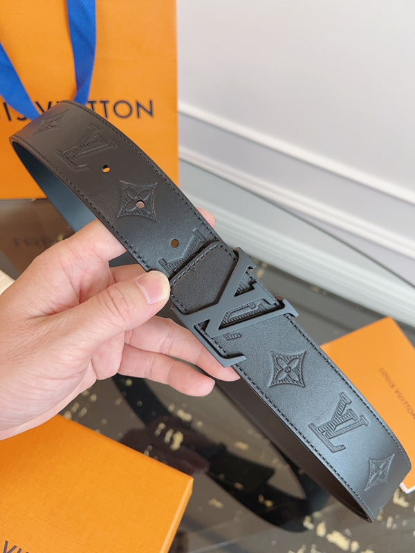 ルイヴィトンベルト正面デザイン